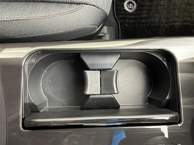 クラウンハイブリッド アスリートＳ　純正メーカーオプションメモリナビ　フルセグテレビ　バックカメラ　前方ドライブレコーダー　前席パワーシート　ステアリングヒーター　ビルトインＥＴＣ　純正１７インチＡＷ　スマートキー　シ－トヒ－タ－　ＰＷ（25枚目）