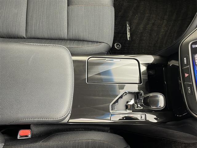 クラウンハイブリッド アスリートＳ　純正メーカーオプションメモリナビ　フルセグテレビ　バックカメラ　前方ドライブレコーダー　前席パワーシート　ステアリングヒーター　ビルトインＥＴＣ　純正１７インチＡＷ　スマートキー　シ－トヒ－タ－　ＰＷ（30枚目）