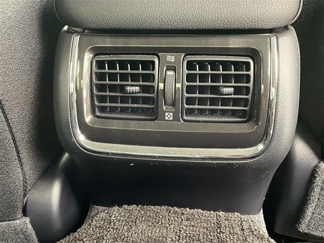 クラウンハイブリッド アスリートＳ　純正メーカーオプションメモリナビ　フルセグテレビ　バックカメラ　前方ドライブレコーダー　前席パワーシート　ステアリングヒーター　ビルトインＥＴＣ　純正１７インチＡＷ　スマートキー　シ－トヒ－タ－　ＰＷ（31枚目）