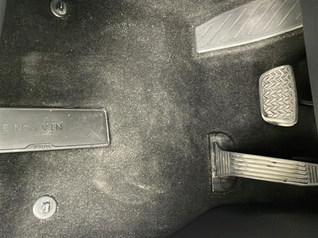 ハリアーハイブリッド Z レザーパッケージ ナビTV アラウンドモニター Bluetooth接続 LEDライト 本革 シートクーラー エアコン 横滑り防止 ETC2.0 ドラレコ付 Pシート メディアプレイヤー接続 キーレスエントリー 4WD(17枚目)