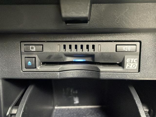 ヴェルファイアハイブリッド エグゼクティブラウンジZ 電動Rゲート TSS レザーシート 横滑り防止機能 ETC2.0 AC100V電源 フルセグTV 3列シート エアバッグ メモリーナビ LEDヘッドランプ エアコン 4WD スマートキー オットマン(13枚目)