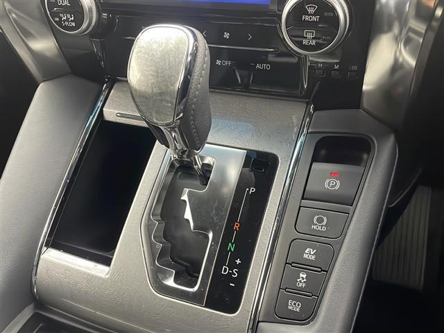 ヴェルファイアハイブリッド エグゼクティブラウンジZ 電動Rゲート TSS レザーシート 横滑り防止機能 ETC2.0 AC100V電源 フルセグTV 3列シート エアバッグ メモリーナビ LEDヘッドランプ エアコン 4WD スマートキー オットマン(16枚目)