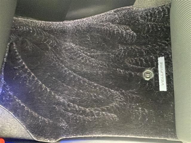 ヴェルファイアハイブリッド エグゼクティブラウンジZ 電動Rゲート TSS レザーシート 横滑り防止機能 ETC2.0 AC100V電源 フルセグTV 3列シート エアバッグ メモリーナビ LEDヘッドランプ エアコン 4WD スマートキー オットマン(22枚目)