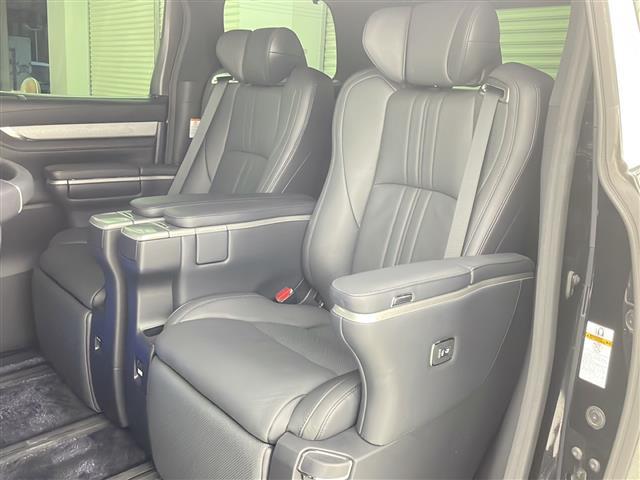 ヴェルファイアハイブリッド エグゼクティブラウンジZ 電動Rゲート TSS レザーシート 横滑り防止機能 ETC2.0 AC100V電源 フルセグTV 3列シート エアバッグ メモリーナビ LEDヘッドランプ エアコン 4WD スマートキー オットマン(23枚目)