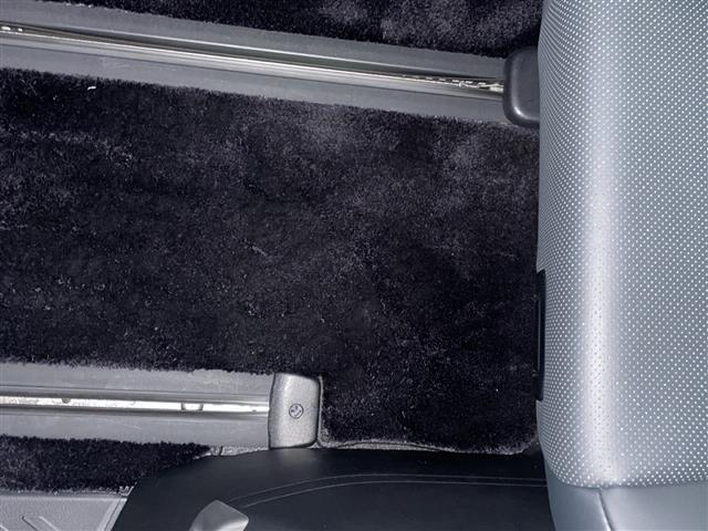 ヴェルファイアハイブリッド エグゼクティブラウンジZ 電動Rゲート TSS レザーシート 横滑り防止機能 ETC2.0 AC100V電源 フルセグTV 3列シート エアバッグ メモリーナビ LEDヘッドランプ エアコン 4WD スマートキー オットマン(24枚目)