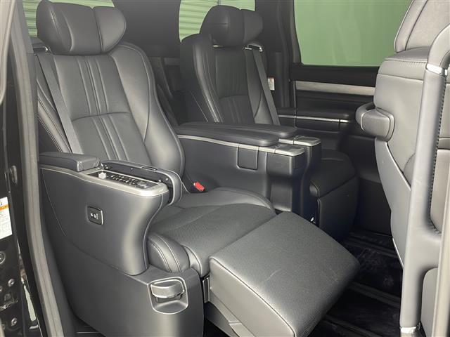 ヴェルファイアハイブリッド エグゼクティブラウンジZ 電動Rゲート TSS レザーシート 横滑り防止機能 ETC2.0 AC100V電源 フルセグTV 3列シート エアバッグ メモリーナビ LEDヘッドランプ エアコン 4WD スマートキー オットマン(25枚目)