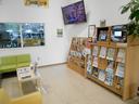 整備ご来店での待ち相席には雑誌やTVもございます。