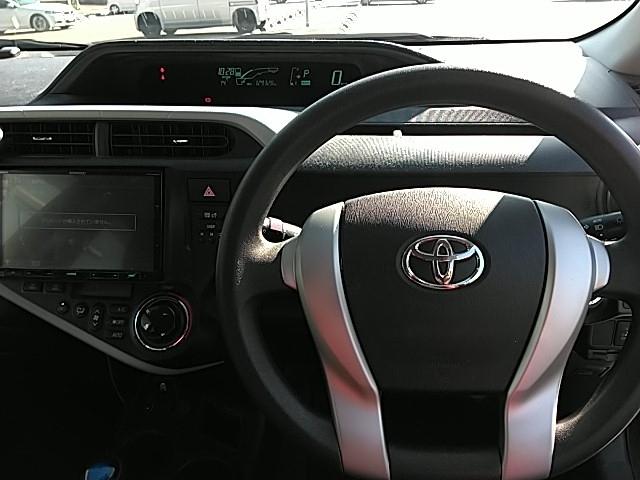 アクア Ｓ　ワンオーナー　キーレス　フルセグ　ナビ＆ＴＶ　１５アルミホイール　エアバッグ　オートマ　フル装備　助手席エアバッグ　ＥＴＣ　バックカメラ　スマートキー（8枚目）