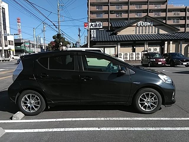 アクア Ｓ　ワンオーナー　キーレス　フルセグ　ナビ＆ＴＶ　１５アルミホイール　エアバッグ　オートマ　フル装備　助手席エアバッグ　ＥＴＣ　バックカメラ　スマートキー（16枚目）