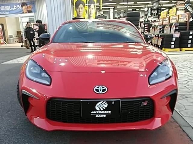 GR86 RZ ★ワンオーナー★取説★保証書★シートヒーター★クルコン★純正フロアマット★18インチ純正アルミホイール★純正ブレンボキャリパー★スマートキー2本★LEDヘッドライト★バックカメラ★フロアマット★D/A(3枚目)