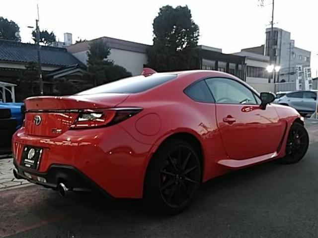 GR86 RZ ★ワンオーナー★取説★保証書★シートヒーター★クルコン★純正フロアマット★18インチ純正アルミホイール★純正ブレンボキャリパー★スマートキー2本★LEDヘッドライト★バックカメラ★フロアマット★D/A(6枚目)