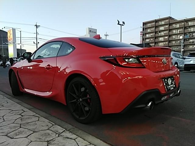 GR86 RZ ★ワンオーナー★取説★保証書★シートヒーター★クルコン★純正フロアマット★18インチ純正アルミホイール★純正ブレンボキャリパー★スマートキー2本★LEDヘッドライト★バックカメラ★フロアマット★D/A(8枚目)