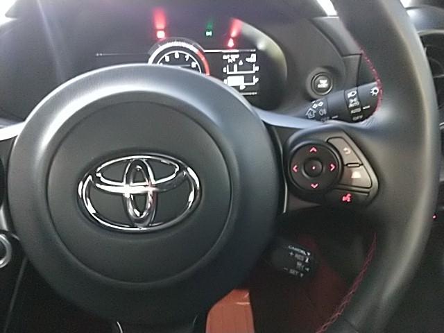 GR86 RZ ★ワンオーナー★取説★保証書★シートヒーター★クルコン★純正フロアマット★18インチ純正アルミホイール★純正ブレンボキャリパー★スマートキー2本★LEDヘッドライト★バックカメラ★フロアマット★D/A(20枚目)