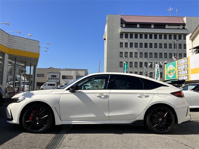 シビック タイプＲ　登録済未使用車　ホンダセンシング　ＨｏｎｄａＣＯＮＮＥＣＴディスプレイ（ナビ／フルセグ／ＢＴ／ＵＳＢ／ＡｐｐｌｅＣａｒＰｌａｙ／ＡｎｄｒｏｉｄＡｕｔｏ）　バックカメラ　オートブレーキホールド　ＬＫＡ（6枚目）