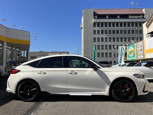 シビック タイプＲ　登録済未使用車　ホンダセンシング　ＨｏｎｄａＣＯＮＮＥＣＴディスプレイ（ナビ／フルセグ／ＢＴ／ＵＳＢ／ＡｐｐｌｅＣａｒＰｌａｙ／ＡｎｄｒｏｉｄＡｕｔｏ）　バックカメラ　オートブレーキホールド　ＬＫＡ（7枚目）