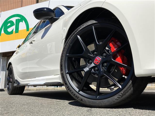 シビック タイプＲ　登録済未使用車　ホンダセンシング　ＨｏｎｄａＣＯＮＮＥＣＴディスプレイ（ナビ／フルセグ／ＢＴ／ＵＳＢ／ＡｐｐｌｅＣａｒＰｌａｙ／ＡｎｄｒｏｉｄＡｕｔｏ）　バックカメラ　オートブレーキホールド　ＬＫＡ（8枚目）