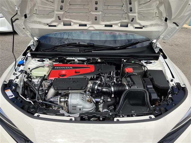 シビック タイプＲ　登録済未使用車　ホンダセンシング　ＨｏｎｄａＣＯＮＮＥＣＴディスプレイ（ナビ／フルセグ／ＢＴ／ＵＳＢ／ＡｐｐｌｅＣａｒＰｌａｙ／ＡｎｄｒｏｉｄＡｕｔｏ）　バックカメラ　オートブレーキホールド　ＬＫＡ（14枚目）
