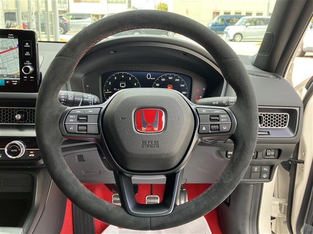 シビック タイプＲ　登録済未使用車　ホンダセンシング　ＨｏｎｄａＣＯＮＮＥＣＴディスプレイ（ナビ／フルセグ／ＢＴ／ＵＳＢ／ＡｐｐｌｅＣａｒＰｌａｙ／ＡｎｄｒｏｉｄＡｕｔｏ）　バックカメラ　オートブレーキホールド　ＬＫＡ（17枚目）
