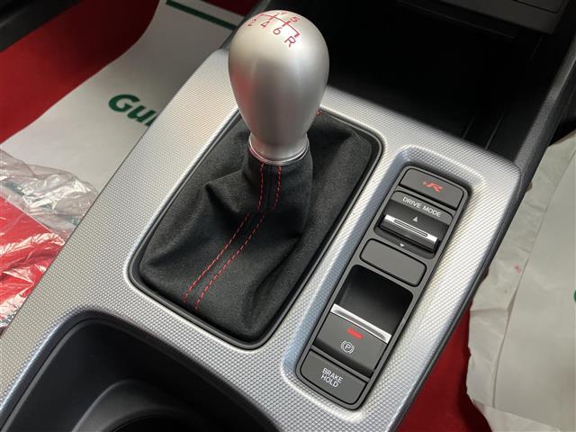 シビック タイプＲ　登録済未使用車　ホンダセンシング　ＨｏｎｄａＣＯＮＮＥＣＴディスプレイ（ナビ／フルセグ／ＢＴ／ＵＳＢ／ＡｐｐｌｅＣａｒＰｌａｙ／ＡｎｄｒｏｉｄＡｕｔｏ）　バックカメラ　オートブレーキホールド　ＬＫＡ（28枚目）