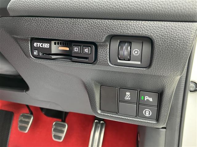 シビック タイプＲ　登録済未使用車　ホンダセンシング　ＨｏｎｄａＣＯＮＮＥＣＴディスプレイ（ナビ／フルセグ／ＢＴ／ＵＳＢ／ＡｐｐｌｅＣａｒＰｌａｙ／ＡｎｄｒｏｉｄＡｕｔｏ）　バックカメラ　オートブレーキホールド　ＬＫＡ（30枚目）