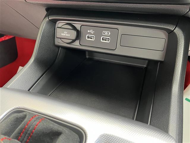 シビック タイプＲ　登録済未使用車　ホンダセンシング　ＨｏｎｄａＣＯＮＮＥＣＴディスプレイ（ナビ／フルセグ／ＢＴ／ＵＳＢ／ＡｐｐｌｅＣａｒＰｌａｙ／ＡｎｄｒｏｉｄＡｕｔｏ）　バックカメラ　オートブレーキホールド　ＬＫＡ（31枚目）