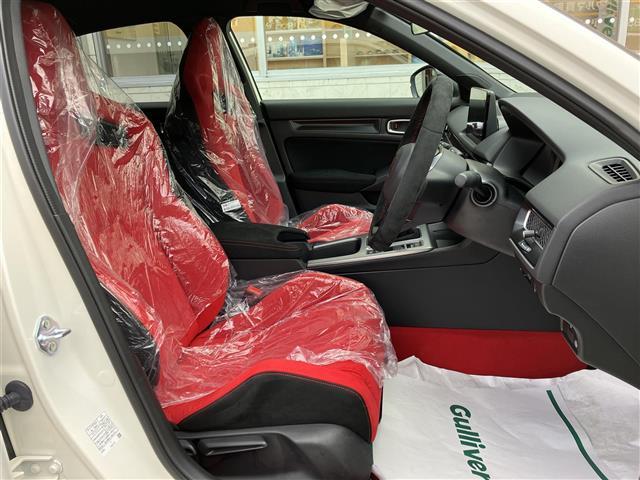 シビック タイプＲ　登録済未使用車　ホンダセンシング　ＨｏｎｄａＣＯＮＮＥＣＴディスプレイ（ナビ／フルセグ／ＢＴ／ＵＳＢ／ＡｐｐｌｅＣａｒＰｌａｙ／ＡｎｄｒｏｉｄＡｕｔｏ）　バックカメラ　オートブレーキホールド　ＬＫＡ（34枚目）