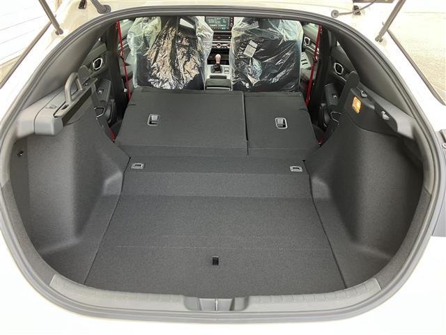シビック タイプＲ　登録済未使用車　ホンダセンシング　ＨｏｎｄａＣＯＮＮＥＣＴディスプレイ（ナビ／フルセグ／ＢＴ／ＵＳＢ／ＡｐｐｌｅＣａｒＰｌａｙ／ＡｎｄｒｏｉｄＡｕｔｏ）　バックカメラ　オートブレーキホールド　ＬＫＡ（40枚目）