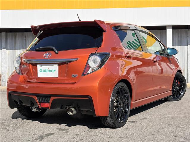 ヴィッツ RS G’s スマートパッケージ トヨタセーフティセンスC ナビ バックカメラ BT フルセグ DVD/CD再生 録音 ハーフレザーシート ローダウン スマートキー プッシュスタート Gsアルミホイール 革巻き(ステアリング・シフト)(3枚目)