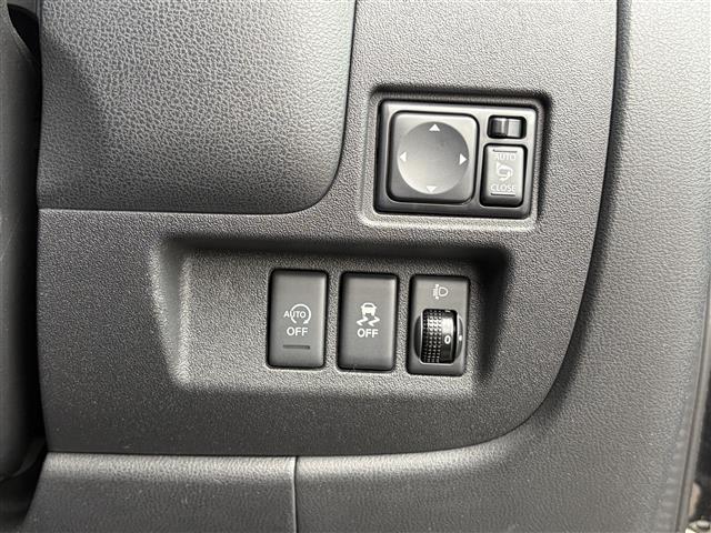 マーチ Ｘ　Ｖセレクション　ワンオーナー　純正ナビ　バックカメラ　スマートキー　プッシュスタート　ドライブレコーダー　ＥＴＣ　オートリトラクタブルミラー　オートライト　アイドリングストップ　リアガラススモークフィルム施工　ＵＳＢ（31枚目）