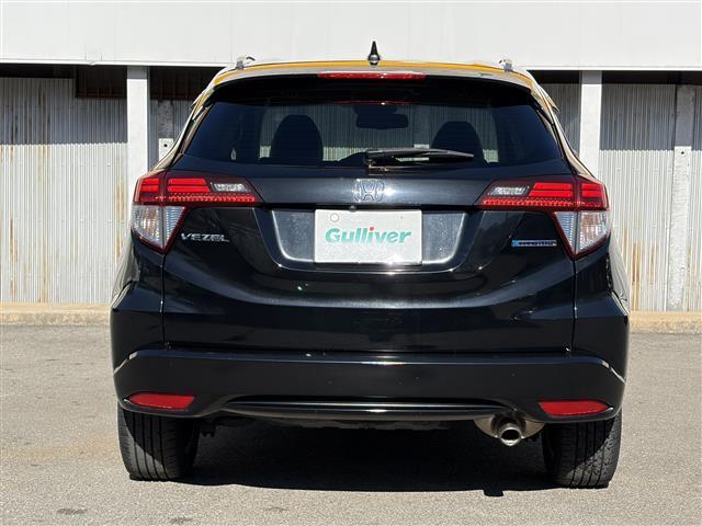 ヴェゼル ハイブリッドＺ　１オーナー　ＣＴＢＡ　メーカーナビ　Ｂｌｕｅｔｏｏｔｈ　ＨＤＭＩ　フルセグ　ＤＶＤ　黒革シート　前席シートヒーター　パドルシフト　ルーフレール　スマートキー　プッシュスタート　革巻きステアリング（5枚目）