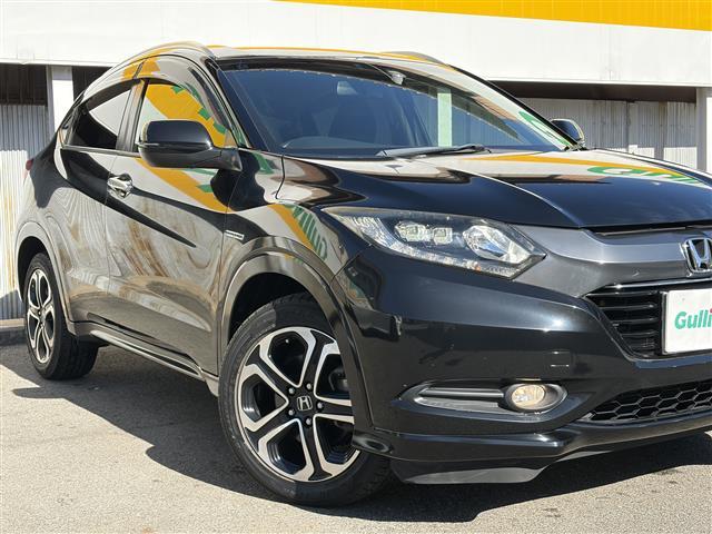 ヴェゼル ハイブリッドＺ　１オーナー　ＣＴＢＡ　メーカーナビ　Ｂｌｕｅｔｏｏｔｈ　ＨＤＭＩ　フルセグ　ＤＶＤ　黒革シート　前席シートヒーター　パドルシフト　ルーフレール　スマートキー　プッシュスタート　革巻きステアリング（8枚目）