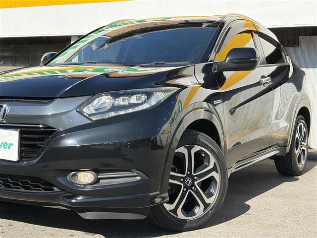 ヴェゼル ハイブリッドＺ　１オーナー　ＣＴＢＡ　メーカーナビ　Ｂｌｕｅｔｏｏｔｈ　ＨＤＭＩ　フルセグ　ＤＶＤ　黒革シート　前席シートヒーター　パドルシフト　ルーフレール　スマートキー　プッシュスタート　革巻きステアリング（9枚目）