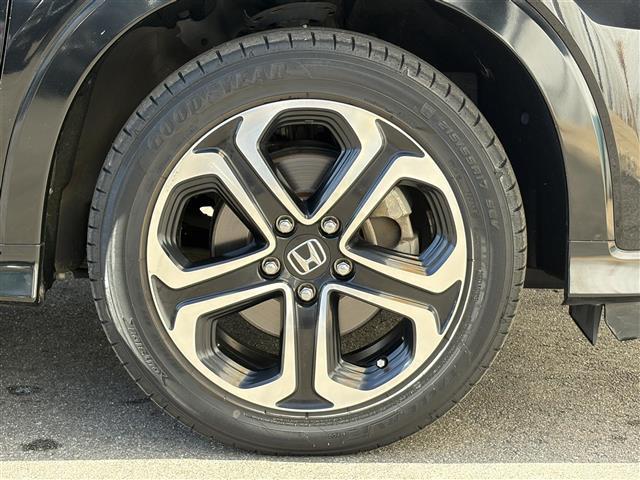 ヴェゼル ハイブリッドＺ　１オーナー　ＣＴＢＡ　メーカーナビ　Ｂｌｕｅｔｏｏｔｈ　ＨＤＭＩ　フルセグ　ＤＶＤ　黒革シート　前席シートヒーター　パドルシフト　ルーフレール　スマートキー　プッシュスタート　革巻きステアリング（14枚目）