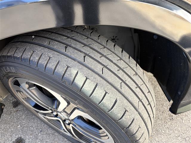 ヴェゼル ハイブリッドＺ　１オーナー　ＣＴＢＡ　メーカーナビ　Ｂｌｕｅｔｏｏｔｈ　ＨＤＭＩ　フルセグ　ＤＶＤ　黒革シート　前席シートヒーター　パドルシフト　ルーフレール　スマートキー　プッシュスタート　革巻きステアリング（15枚目）