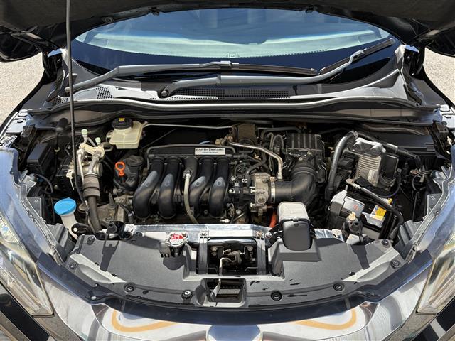 ヴェゼル ハイブリッドＺ　１オーナー　ＣＴＢＡ　メーカーナビ　Ｂｌｕｅｔｏｏｔｈ　ＨＤＭＩ　フルセグ　ＤＶＤ　黒革シート　前席シートヒーター　パドルシフト　ルーフレール　スマートキー　プッシュスタート　革巻きステアリング（16枚目）