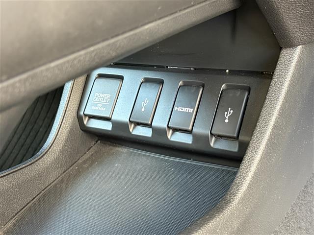 ヴェゼル ハイブリッドＺ　１オーナー　ＣＴＢＡ　メーカーナビ　Ｂｌｕｅｔｏｏｔｈ　ＨＤＭＩ　フルセグ　ＤＶＤ　黒革シート　前席シートヒーター　パドルシフト　ルーフレール　スマートキー　プッシュスタート　革巻きステアリング（24枚目）