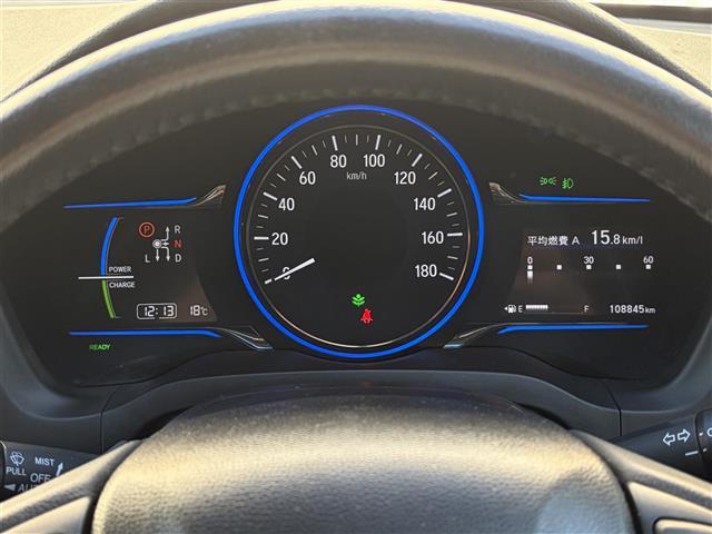 ヴェゼル ハイブリッドＺ　１オーナー　ＣＴＢＡ　メーカーナビ　Ｂｌｕｅｔｏｏｔｈ　ＨＤＭＩ　フルセグ　ＤＶＤ　黒革シート　前席シートヒーター　パドルシフト　ルーフレール　スマートキー　プッシュスタート　革巻きステアリング（25枚目）