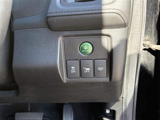 ヴェゼル ハイブリッドＺ　１オーナー　ＣＴＢＡ　メーカーナビ　Ｂｌｕｅｔｏｏｔｈ　ＨＤＭＩ　フルセグ　ＤＶＤ　黒革シート　前席シートヒーター　パドルシフト　ルーフレール　スマートキー　プッシュスタート　革巻きステアリング（29枚目）