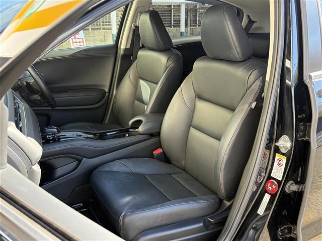 ヴェゼル ハイブリッドＺ　１オーナー　ＣＴＢＡ　メーカーナビ　Ｂｌｕｅｔｏｏｔｈ　ＨＤＭＩ　フルセグ　ＤＶＤ　黒革シート　前席シートヒーター　パドルシフト　ルーフレール　スマートキー　プッシュスタート　革巻きステアリング（31枚目）