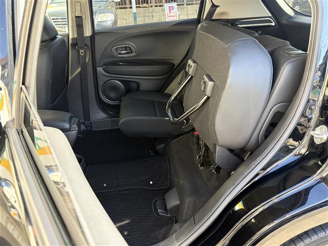 ヴェゼル ハイブリッドＺ　１オーナー　ＣＴＢＡ　メーカーナビ　Ｂｌｕｅｔｏｏｔｈ　ＨＤＭＩ　フルセグ　ＤＶＤ　黒革シート　前席シートヒーター　パドルシフト　ルーフレール　スマートキー　プッシュスタート　革巻きステアリング（34枚目）