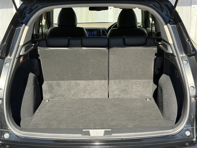 ヴェゼル ハイブリッドＺ　１オーナー　ＣＴＢＡ　メーカーナビ　Ｂｌｕｅｔｏｏｔｈ　ＨＤＭＩ　フルセグ　ＤＶＤ　黒革シート　前席シートヒーター　パドルシフト　ルーフレール　スマートキー　プッシュスタート　革巻きステアリング（37枚目）