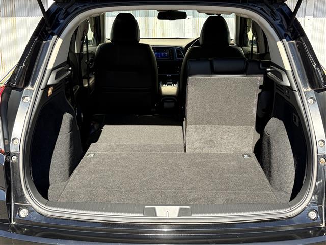 ヴェゼル ハイブリッドＺ　１オーナー　ＣＴＢＡ　メーカーナビ　Ｂｌｕｅｔｏｏｔｈ　ＨＤＭＩ　フルセグ　ＤＶＤ　黒革シート　前席シートヒーター　パドルシフト　ルーフレール　スマートキー　プッシュスタート　革巻きステアリング（38枚目）