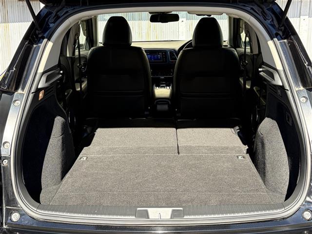 ヴェゼル ハイブリッドＺ　１オーナー　ＣＴＢＡ　メーカーナビ　Ｂｌｕｅｔｏｏｔｈ　ＨＤＭＩ　フルセグ　ＤＶＤ　黒革シート　前席シートヒーター　パドルシフト　ルーフレール　スマートキー　プッシュスタート　革巻きステアリング（39枚目）