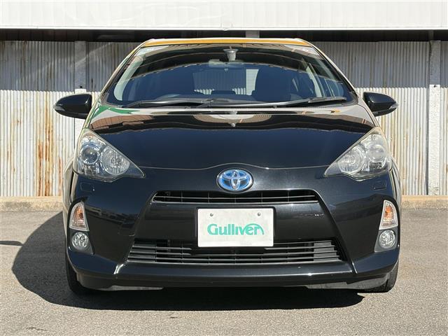 アクア Ｓ　ワンオーナー　スマートキー　プッシュスタート　純正ナビ　バックカメラ　ＬＥＤヘッドライト　フォグライト　オートライト　ウィンカーミラー　電格ミラー　革巻ステアリング　ステアリングスイッチ　オートライト（4枚目）