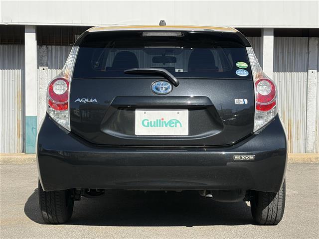 アクア Ｓ　ワンオーナー　スマートキー　プッシュスタート　純正ナビ　バックカメラ　ＬＥＤヘッドライト　フォグライト　オートライト　ウィンカーミラー　電格ミラー　革巻ステアリング　ステアリングスイッチ　オートライト（5枚目）