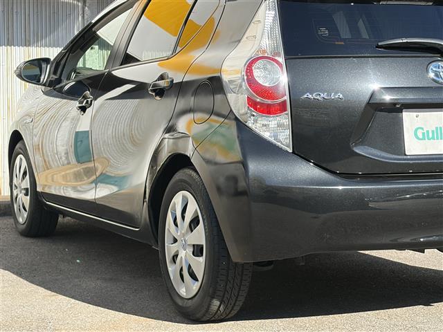 アクア Ｓ　ワンオーナー　スマートキー　プッシュスタート　純正ナビ　バックカメラ　ＬＥＤヘッドライト　フォグライト　オートライト　ウィンカーミラー　電格ミラー　革巻ステアリング　ステアリングスイッチ　オートライト（10枚目）