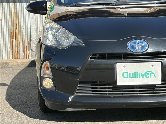 アクア Ｓ　ワンオーナー　スマートキー　プッシュスタート　純正ナビ　バックカメラ　ＬＥＤヘッドライト　フォグライト　オートライト　ウィンカーミラー　電格ミラー　革巻ステアリング　ステアリングスイッチ　オートライト（12枚目）