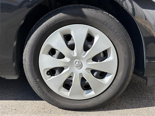 アクア Ｓ　ワンオーナー　スマートキー　プッシュスタート　純正ナビ　バックカメラ　ＬＥＤヘッドライト　フォグライト　オートライト　ウィンカーミラー　電格ミラー　革巻ステアリング　ステアリングスイッチ　オートライト（15枚目）