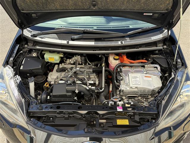 アクア Ｓ　ワンオーナー　スマートキー　プッシュスタート　純正ナビ　バックカメラ　ＬＥＤヘッドライト　フォグライト　オートライト　ウィンカーミラー　電格ミラー　革巻ステアリング　ステアリングスイッチ　オートライト（19枚目）