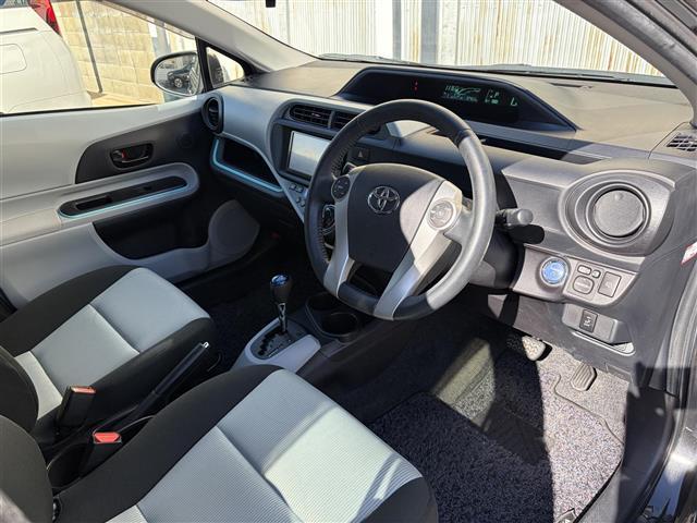 アクア Ｓ　ワンオーナー　スマートキー　プッシュスタート　純正ナビ　バックカメラ　ＬＥＤヘッドライト　フォグライト　オートライト　ウィンカーミラー　電格ミラー　革巻ステアリング　ステアリングスイッチ　オートライト（20枚目）